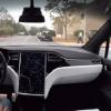 Mobil Tesla sudah bisa deteksi lampu merah dan rambu