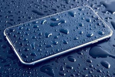 iPhone tetap bisa dioperasikan dalam kondisi basah