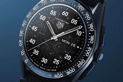 Smartwatch TAG Heuer bisa terhubung dengan mobil listrik Porsche Taycan