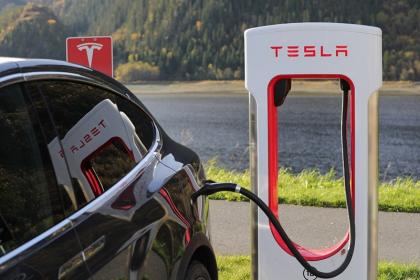 Keuntungan mobil listrik sedikit, Tesla PHK massal karyawannya