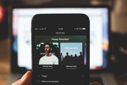 Spotify akan batasi akses lirik bagi pengguna non-premium