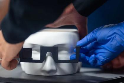 Stanford perkenalkan prototipe kacamata AR dengan teknologi holografik yang lebih tipis & ringan