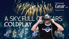 Ini rasanya nonton Coldplay dalam kacamata virtual reality