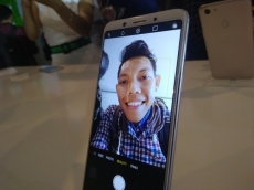 Mencoba selfie dengan Oppo F5, enggak cerdas-cerdas amat