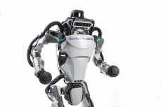 Kenapa robot humanoid yang bisa salto penting bagi kita?