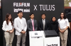 Tulus ajak rayakan momen melalui Fujifilm Instax mini