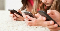 Remaja pengguna berat smartphone cenderung tidak bahagia