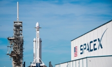 Susah menghadapi masa depan, SpaceX pangkas 700 karyawan