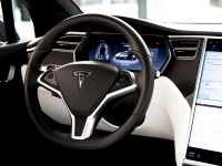 Pemilik Tesla bisa nonton Netflix dan YouTube langsung di Mobil