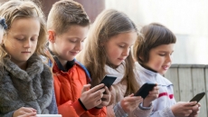 Studi buktikan anak-anak mudah kecanduan smartphone