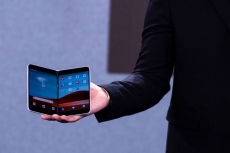 Microsoft Surface Duo, ponsel android dengan dua layar