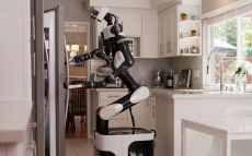 Toyota gunakan VR untuk melatih robot asisten rumah tangga
