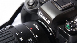 Canon siapkan mirorless full-frame beresolusi 75 MP