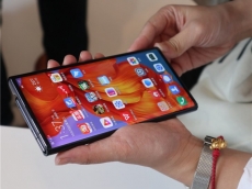 Huawei dan Samsung berebut jualan smartphone lipat