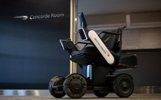 Kursi roda otonom bisa antar pengunjung ke keberangkatan bandara