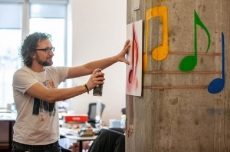 MIT ciptakan cat semprot interaktif