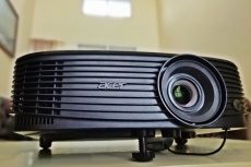 Acer BS-320: proyektor terang dan ramah mata