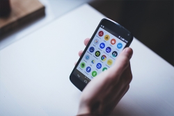 Cara mudah mentransfer kontak dari smartphone Android ke iPhone