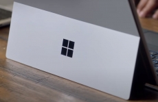 Microsoft ejek Apple di iklan Surface Pro 7