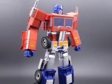 Hasbro punya Optimus Prime yang bisa transformasi sendiri