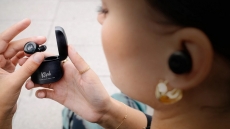 TWS Klips bisa atur musik dan telepon via gerakan kepala