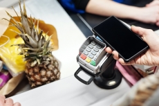 Kaspersky bagikan tips aman pakai e-wallet dan mobile banking