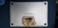 Apple MacBook Pro tiba-tiba terbakar, pengguna cedera ringan