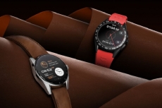 Tag Heuer rilis dua smartwatch mewah seharga Rp35 juta