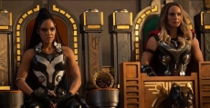 Valkyrie & Jane Foster bersanding dalam Thor: Love and Thunder