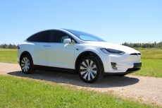 Mobil Tesla akan terintegrasi dengan Steam