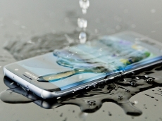  5 Tips atasi smartphone yang kemasukan air