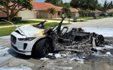Mobil listrik Jaguar I-Pace terbakar saat diisi ulang