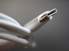 Rumor: Apple bakal pakai USB Type-C untuk sementara