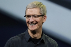 CEO Apple Tim Cook minta gajinya dipotong 40%