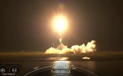 Roket SpaceX Falcon 9 berhasil bawa muatan terberatnya ke luar angkasa