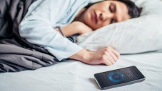 Jangan di-snooze! Ini tips atur alarm di ponsel agar tidak telat bangun sahur