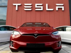 Tesla tarik 1,1 juta mobil di Tiongkok karena masalah keamanan