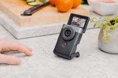 Canon kenalkan kamera vlog PowerShot V10, bisa rekam 4K