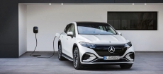 Mercedes akan pakai standar charger Tesla