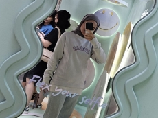 Makin stylish bikin konten mirror selfie pakai Galaxy Z Flip5
