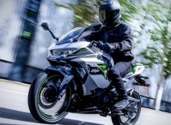 Kawasaki luncurkan Ninja listrik dengan mode E-boost