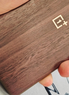 OnePlus 12 diprediksi akan pakai desain tekstur kayu