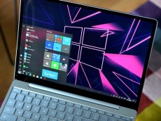 Microsoft dikabarkan bakal rilis laptop Surface berbasis AI terbaru