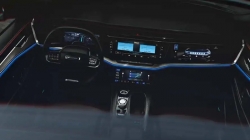 Jeep tampilkan interior digital canggih di mobil listrik Wagoneer S