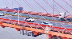 Mobil otonom Baidu berhasil melintasi Sungai Yangtze