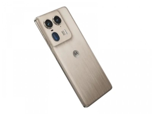 Motorola Edge hadir dengan casing kayu, hadirkan rasa vintage