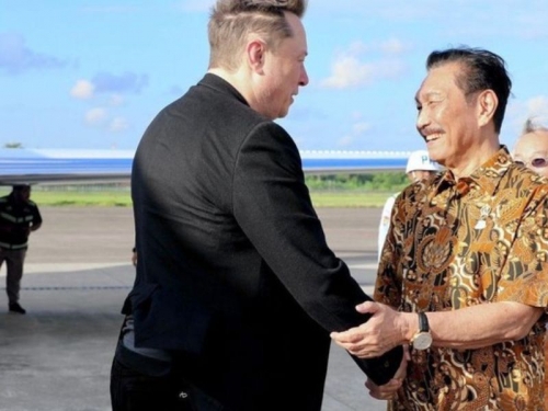Elon Musk tiba di Bali untuk meluncurkan Starlink