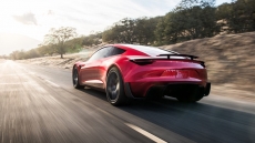 Elon Musk klaim Tesla Roadster bisa terbang