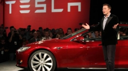 Tesla tunda teknologi robotaxi hingga akhir tahun