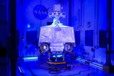 NASA batalkan proyek cari es di Bulan